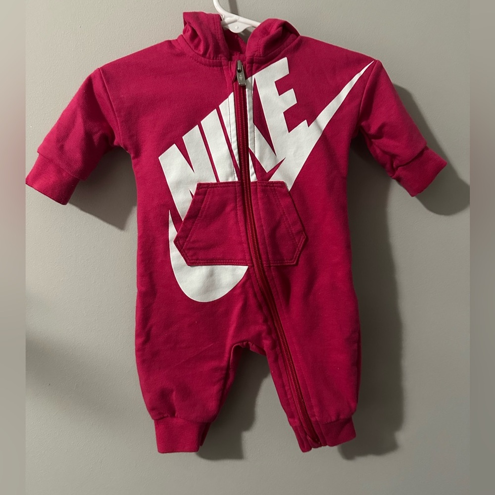 Nike baby hot pink One Piece size 3M